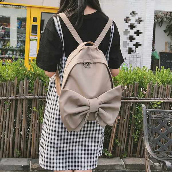 Modern női hátizsák három színben szalaggal