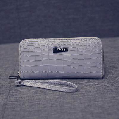 Μοντέρνο δερμάτινο πορτοφόλι γυναικών σε διάφορα χρώματα