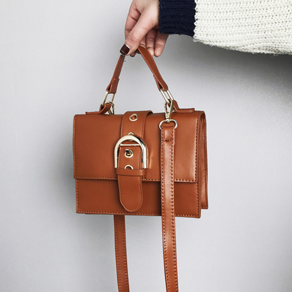 Modern női táska rövid és hosszú füllel, fekete és barna színben