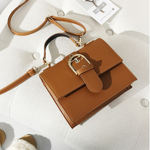 Modern női táska rövid és hosszú füllel, fekete és barna színben