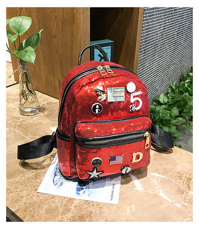 Γυναικείο σακίδιο με πούλιες και εμβλήματα σε τρία χρώματα