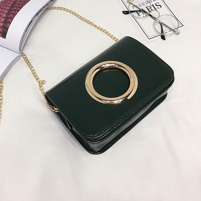 Κομψή γυναικεία τσάντα με μεταλλική λαβή σε διάφορα χρώματα