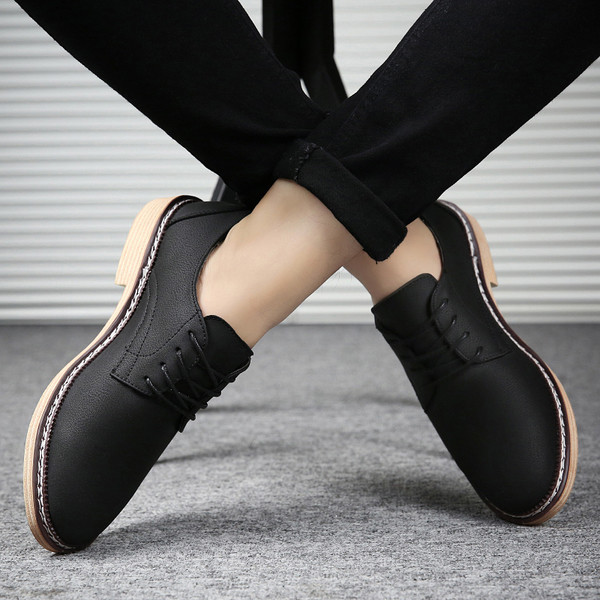 Alkalmi férfi cipő fekete és kék fűzővel