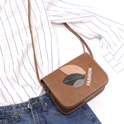 Μοντέρνα γυναικεία τσάντα με τρισδιάστατο στοιχείο σε διάφορα χρώματα