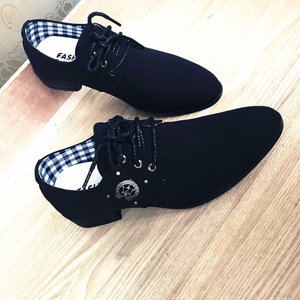 Elegáns férfi cipő eco velúrból, csattal két színben