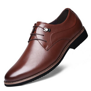 Μοντέρνα ανδρικά υποδήματα σε δύο χρώματα