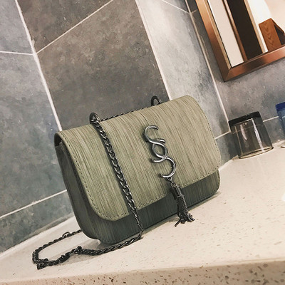 ΝΕΟ Κομψή γυναικεία τσάντα με μεταλλική λαβή σε διάφορα χρώματα