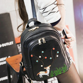 Γυναικείο σακίδιο με έγχρωμο κέντημα σε μαύρο χρώμα