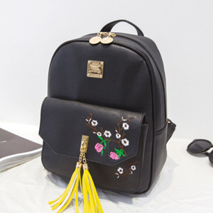 Γυναικείο σακίδιο με φούντα και λουλούδια σε δύο χρώματα