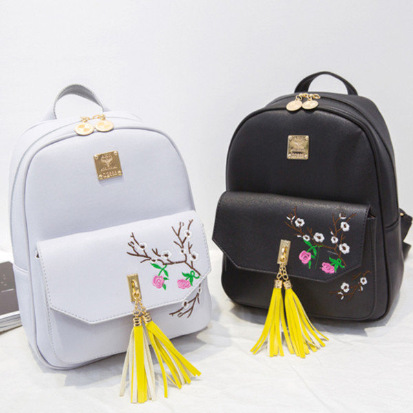 Γυναικείο σακίδιο με φούντα και λουλούδια σε δύο χρώματα