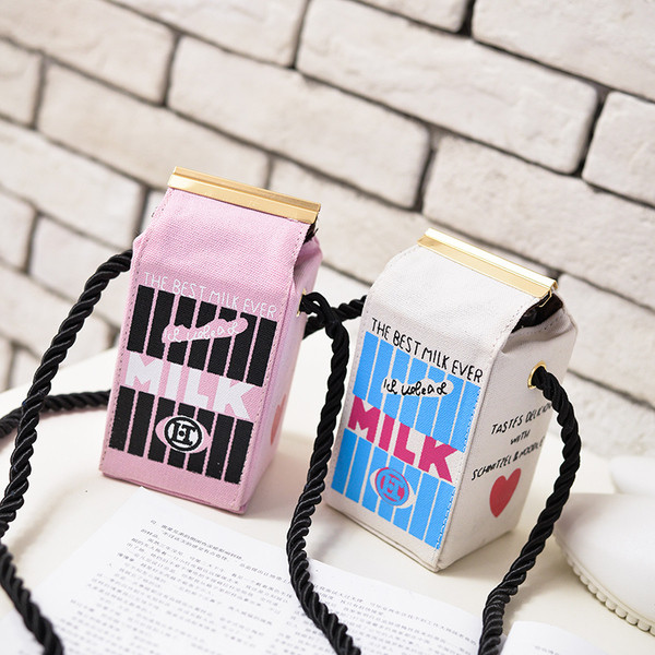 Női táska érdekes modellje, több színben színes alkalmazással