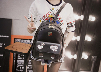 Γυναικεία σακίδια με μαύρες εφαρμογές