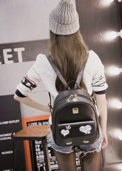 Γυναικεία σακίδια με μαύρες εφαρμογές