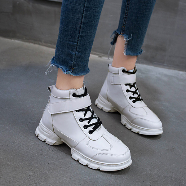 Μοναδικά γυναικεία αθλητικά παπούτσια από οικολογικό δέρμα με βελκρό λουράκια  και κορδόνια