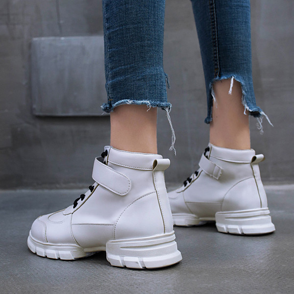 Μοναδικά γυναικεία αθλητικά παπούτσια από οικολογικό δέρμα με βελκρό λουράκια  και κορδόνια