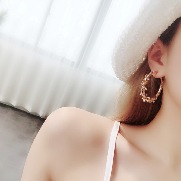 Cercei de dama topici cu forma rotunda in doua culori