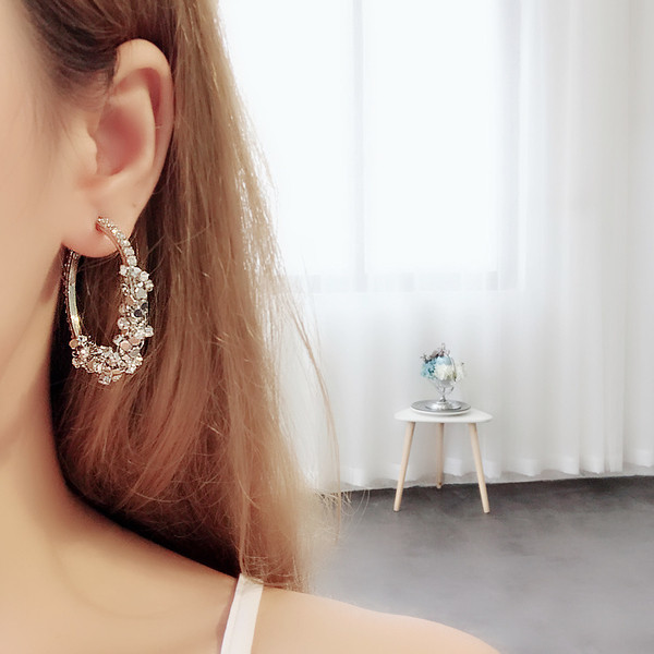 Cercei de dama topici cu forma rotunda in doua culori