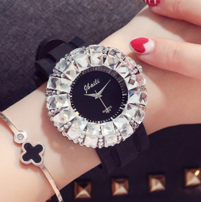 Дамски модерен часовник с камъни