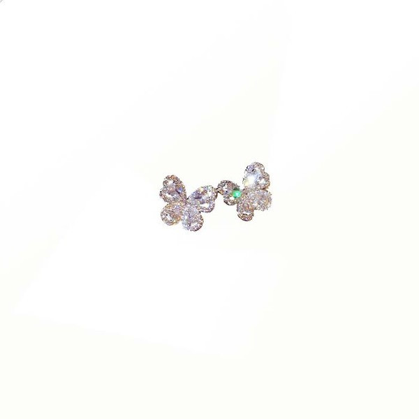 Stílusos női fülbevaló kövekkel, ezüst színben