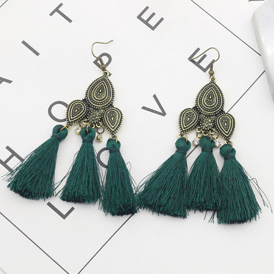 Cercei de dama cu ciucuri in trei culori