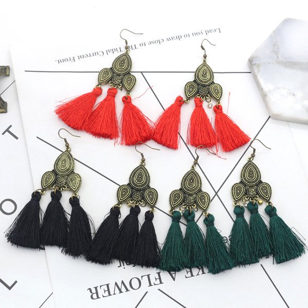 Cercei de dama cu ciucuri in trei culori