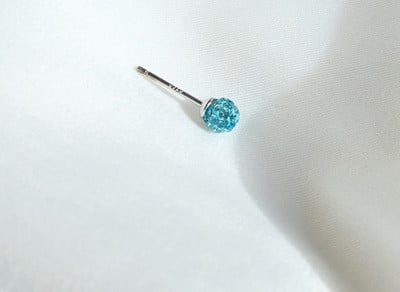 Cercei de dama in diferite modele cu pietre colorate