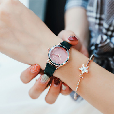 Γυναικείο σύγχρονο ρολόι με δερμάτινο λουρί σε διάφορα χρώματα