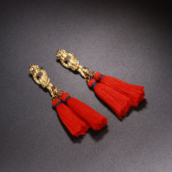 Ежедневни дамски обеци с пискюл в няколко цвята