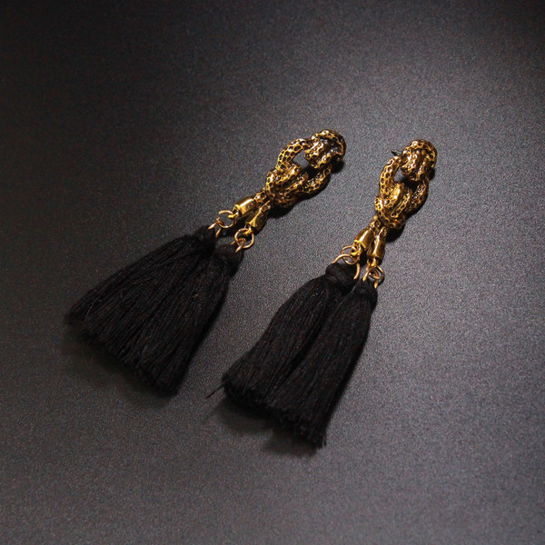 Ежедневни дамски обеци с пискюл в няколко цвята