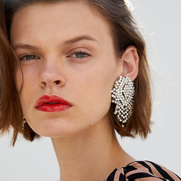 Κομψά γυναικεία σκουλαρίκια με πέτρες σε διαφορετικά χρώματα