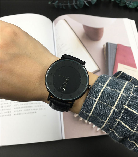 Stílusos női karóra két színben