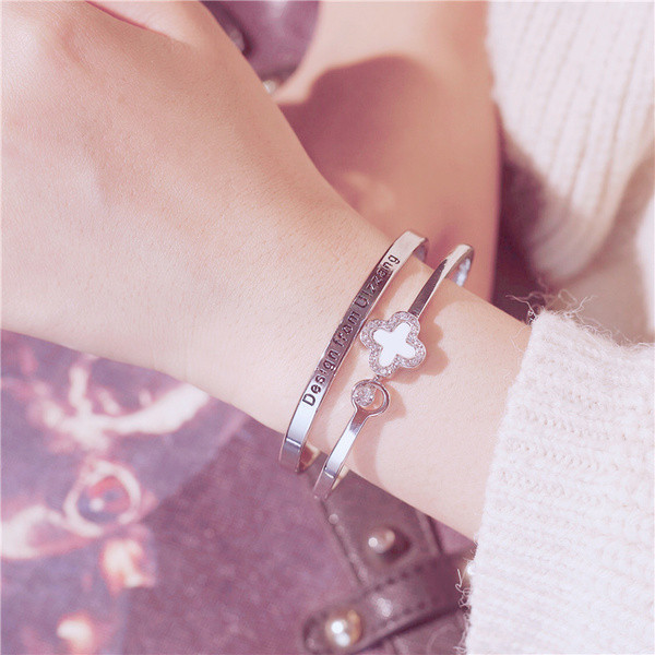 Κομψό γυναικείο ρολόι σε χρυσό και ασημί χρώμα