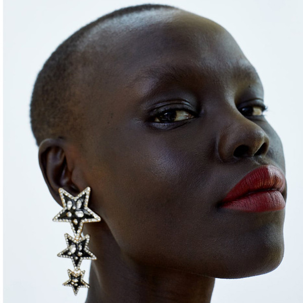 Modern női fülbevaló kövekkel fekete színben