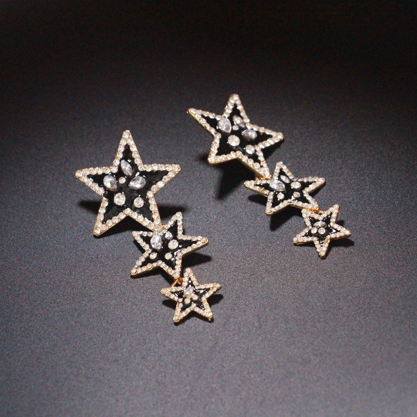 Modern női fülbevaló kövekkel fekete színben