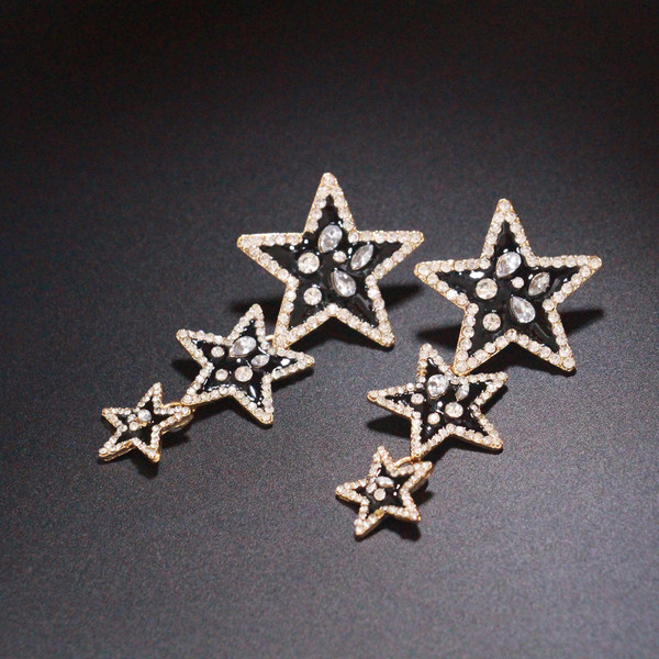 Modern női fülbevaló kövekkel fekete színben