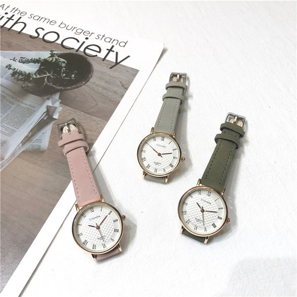 Stílusos női karóra öt színben