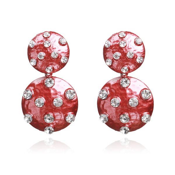 Hétköznapi női fülbevaló kövekkel, különböző színekben