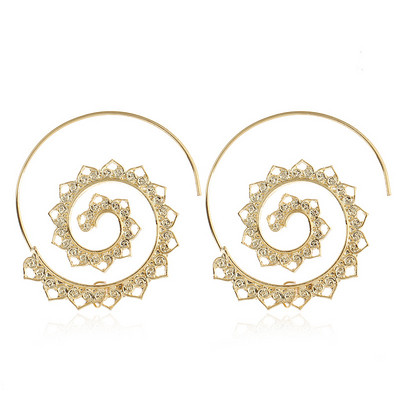 Ενδιαφέρουσα γυναικεία μοντέλα σκουλαρίκια σε χρυσό και ασημί χρώμα