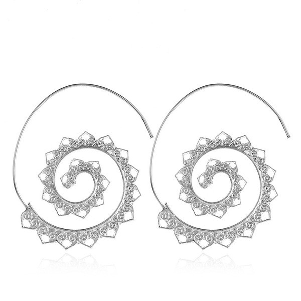 Ενδιαφέρουσα γυναικεία μοντέλα σκουλαρίκια σε χρυσό και ασημί χρώμα