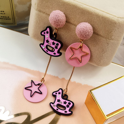 Γυναικεία κομψά σκουλαρίκια σε διάφορα μοντέλα