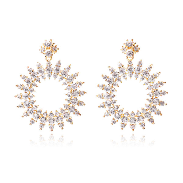 Κομψά γυναικεία σκουλαρίκια με πέτρες σε τρία σχέδια