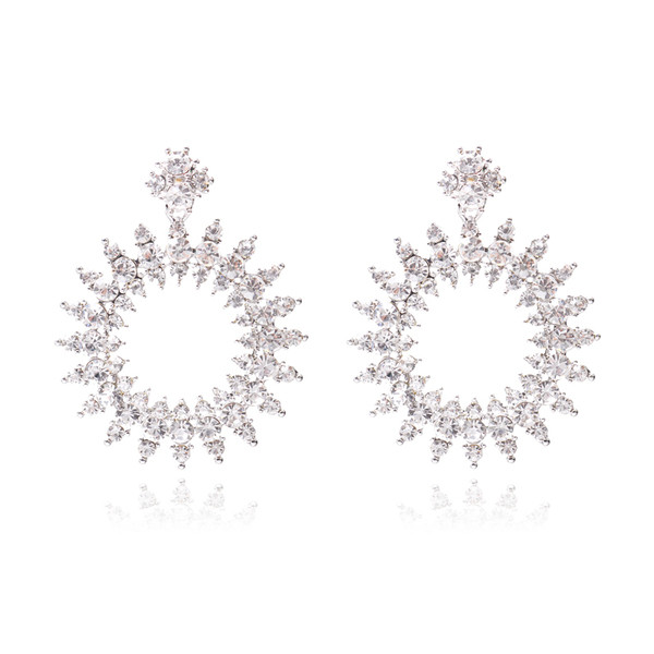 Κομψά γυναικεία σκουλαρίκια με πέτρες σε τρία σχέδια