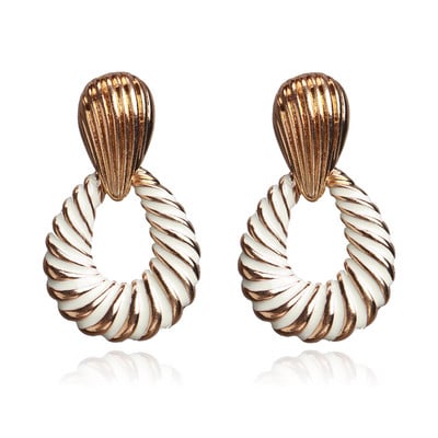 Μοντέρνα γυναικεία σκουλαρίκια σε διάφορα χρώματα