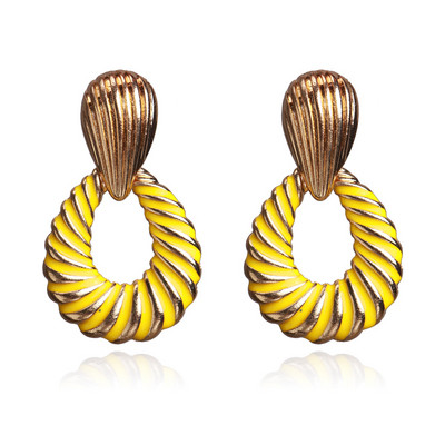 Μοντέρνα γυναικεία σκουλαρίκια σε διάφορα χρώματα