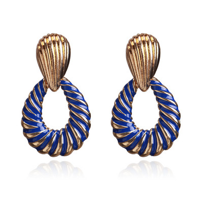 Μοντέρνα γυναικεία σκουλαρίκια σε διάφορα χρώματα