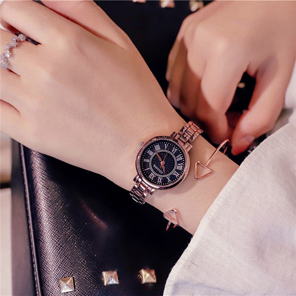 Három színben karkötős női karóra