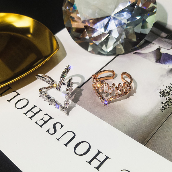 Γυναικείο δαχτυλίδι με έγχρωμες πέτρες σε δύο σχέδια