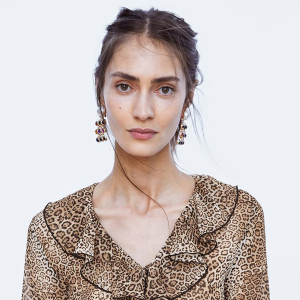 Modern női fülbevaló színes kövekkel