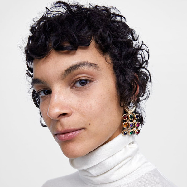 Modern női fülbevaló színes kövekkel