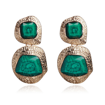 Γυναικεία σκουλαρίκια σε διάφορα χρώματα